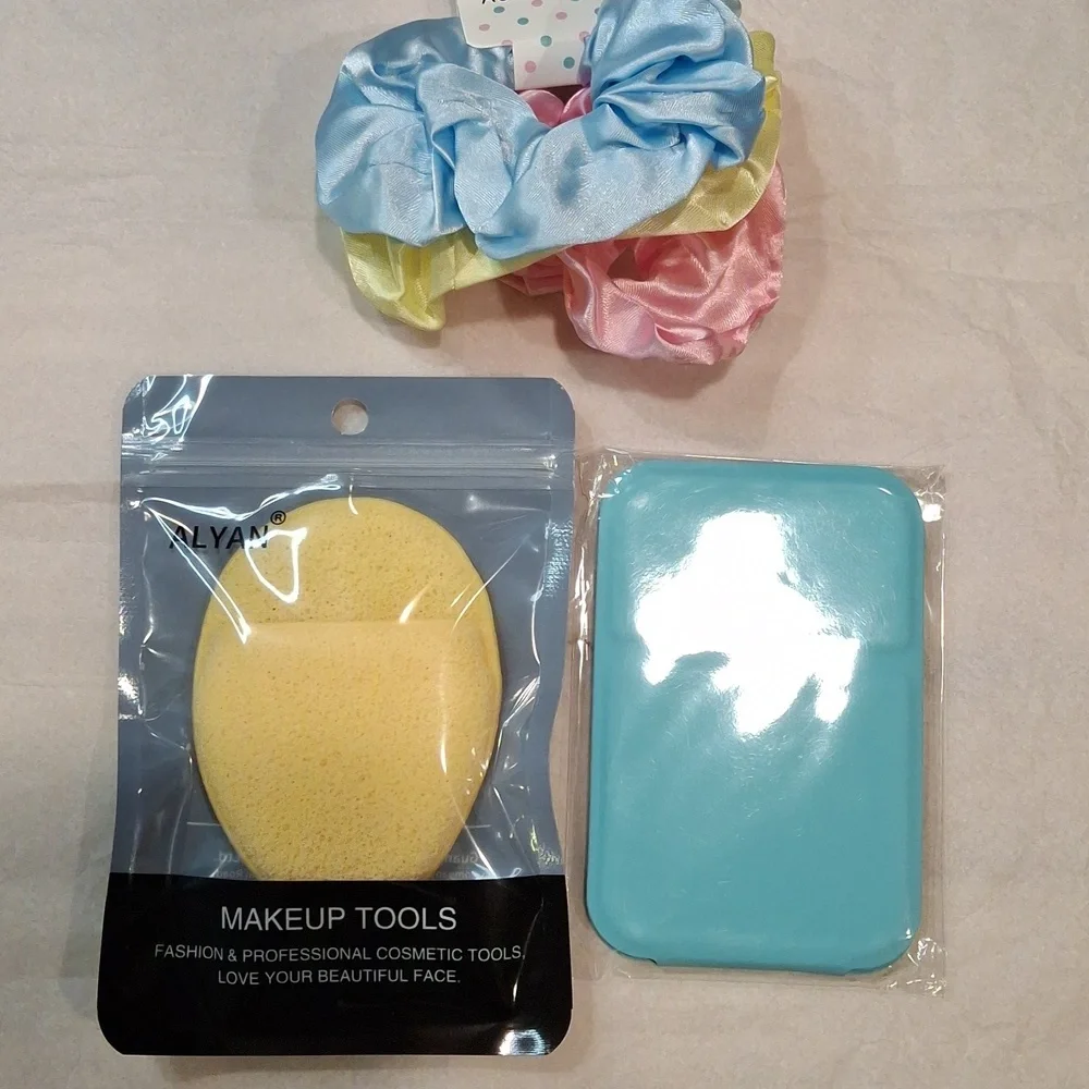 Colorful Makeup Accessory Set - Picture 6 of 6